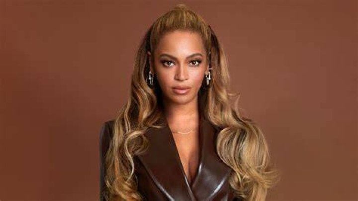 8 of Beyonc&eacute;&rsquo;s cutest matching fashion moments with twins Rumi and Sir