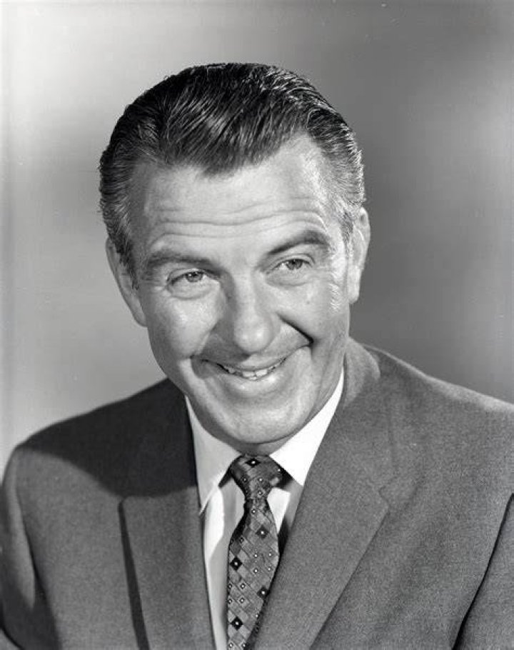 ACTOR HUGH BEAUMONT WARD CLEAVER IN 'LEAVE IT TO BEAVER' 8X10 PHOTO