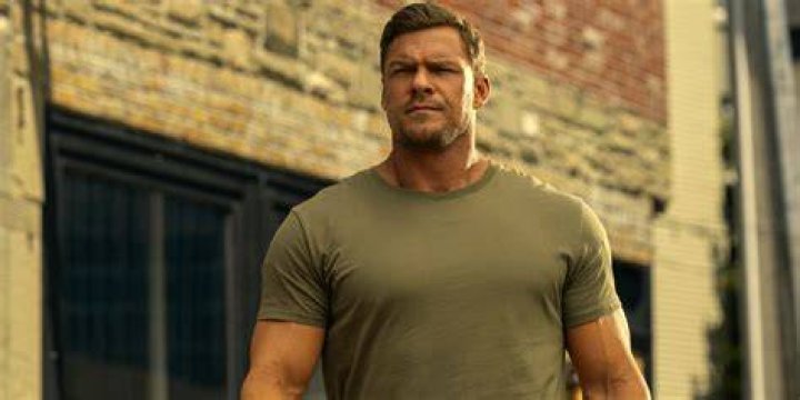 Alan Ritchson&rsquo;s &lsquo;Reacher&rsquo; Is a Gigantic, Unstoppable Force