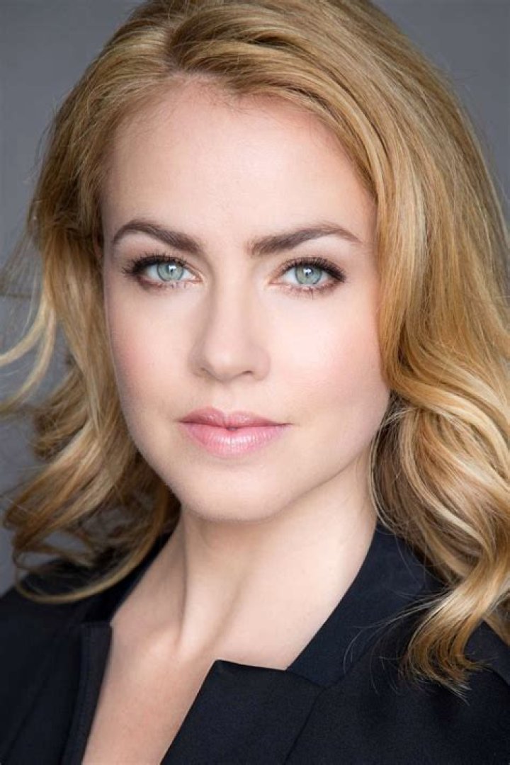 Amanda Schull Profile Images — The Movie Database (TMDB)