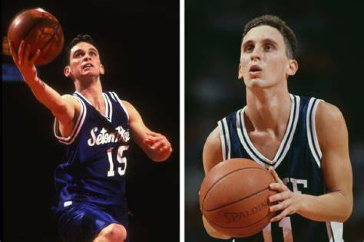 Are Dan Hurley And Bobby Hurley Related?