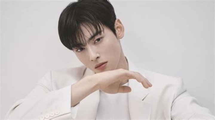 ASTRO’s Cha Eun Woo And Song Ji Hyo Share Stories About Getting Dumped