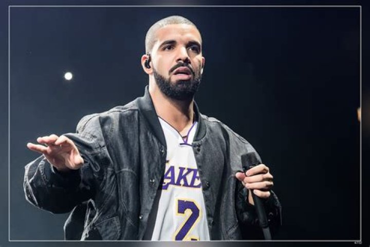 Aubrey Drake Graham (1986 ) •