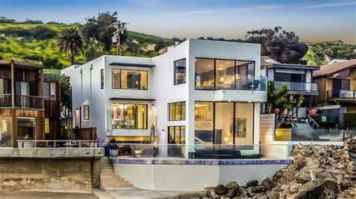Barry Manilow’s Beach Home Has Been Listed For Sale BioGamer Girl
