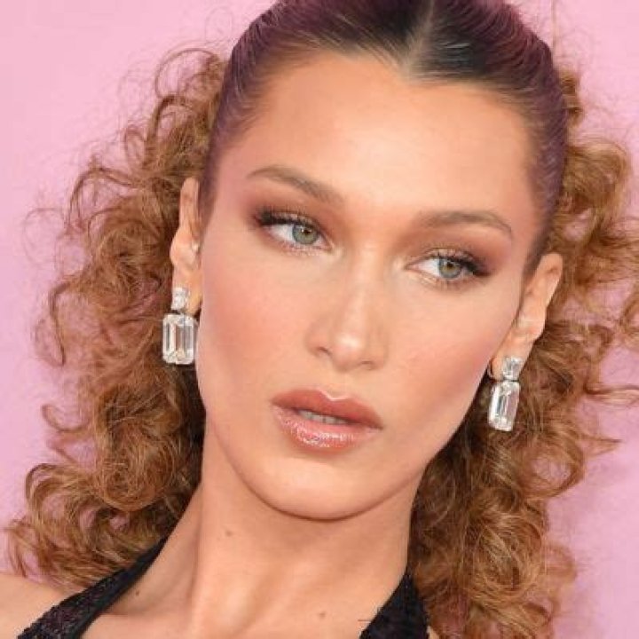 Bella Hadid Bio, Wiki, Age, Net Worth, Height, Boyfriend, The Weeknd, IG