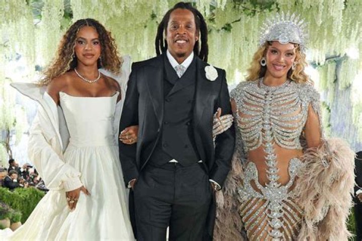Beyonc&eacute;, JayZ and his son. "We Are Family" Pinterest Sons