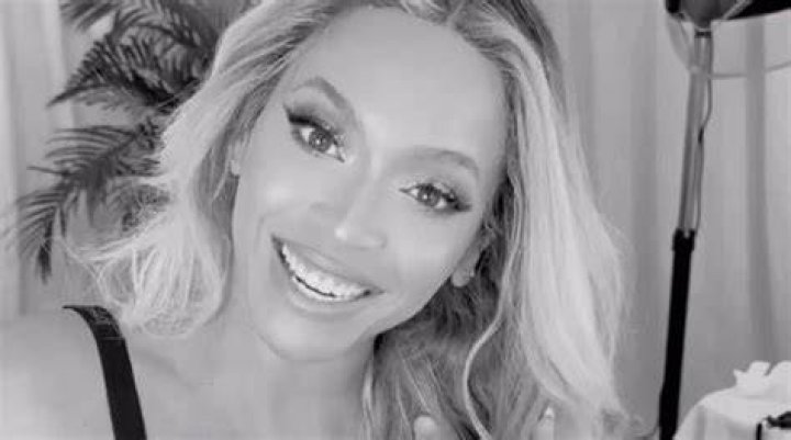 Beyonc&eacute; Shares SUPER Rare Pic With Both Parents Tina & Matthew Knowles