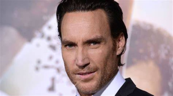 Callan Mulvey de Hartley, c&oelig;urs &agrave; vif se confie sur son accident Elle
