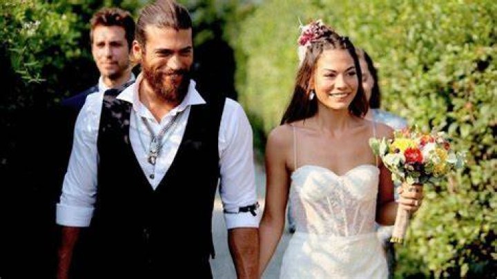 Can Yaman Married Demet Özdemir 2020 Yila Left Her Mark YouTube