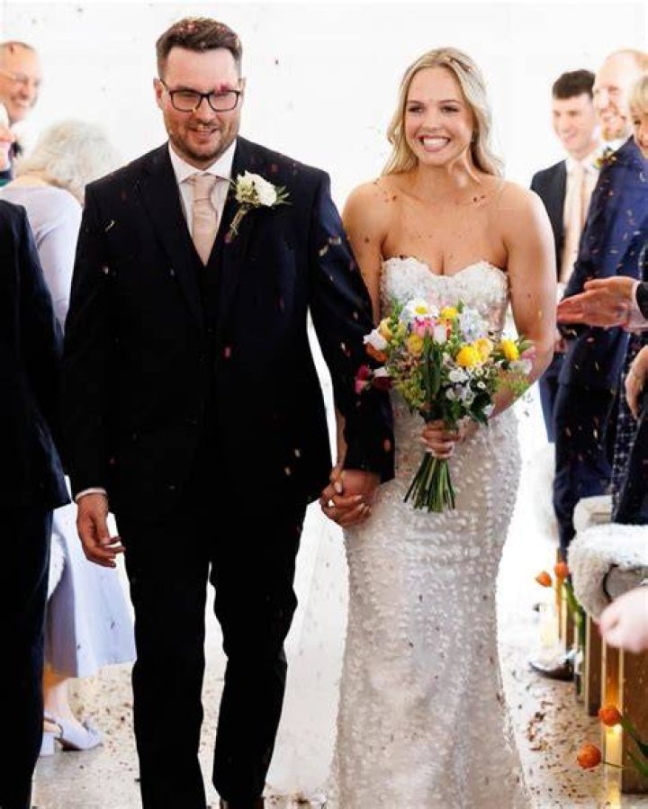 Celeb Update: Laura Davies Ties The Knot