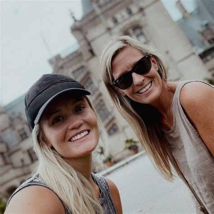 Chelsea Laden Wikibio, net worth, marriage, boyfriend, brother Dakota.