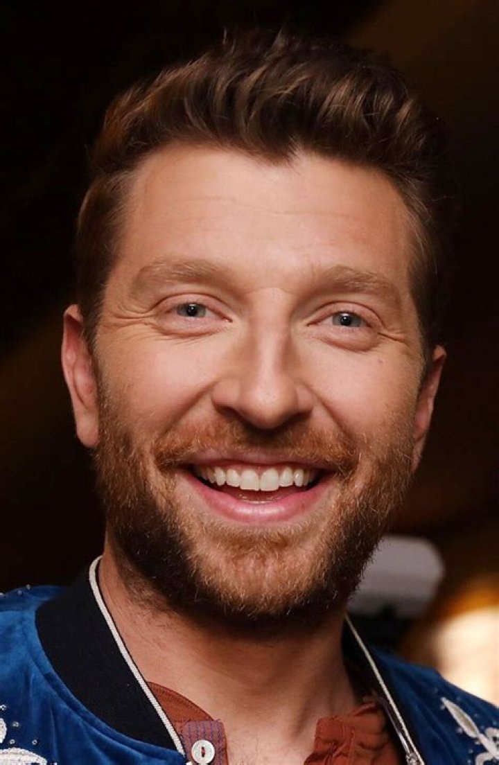 Country music singer Brett Eldredge addresses The Voice judge Kelly