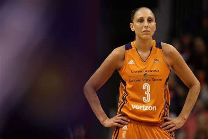 Diana Taurasi scores 1,000th career 3 in the most Diana Taurasi way