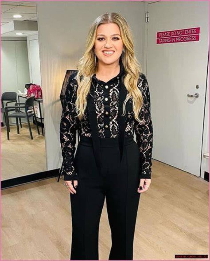Discover The Astonishing Height Of Kelly Clarkson: A Look At Her Enviable Stature