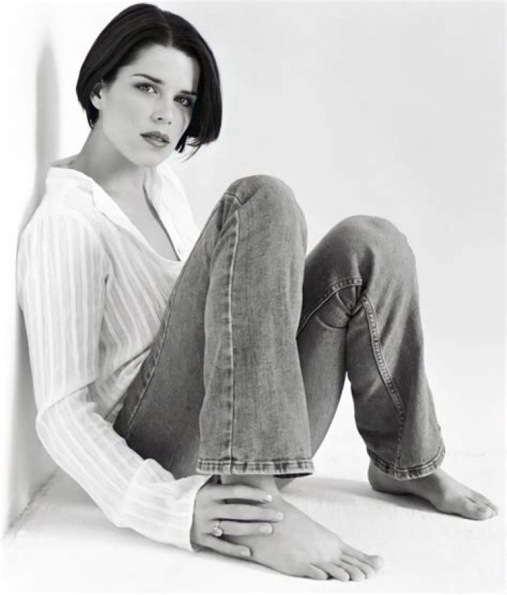 Discovering Neve Campbell's Height In Feet: An Insight Into The Star