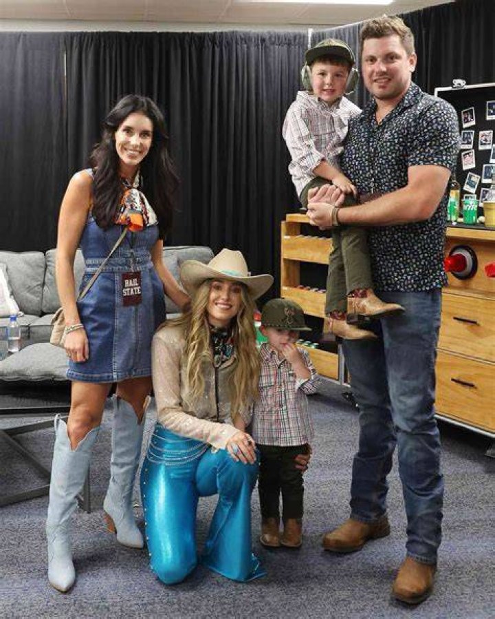 Does Lainey Wilson Have Kids?