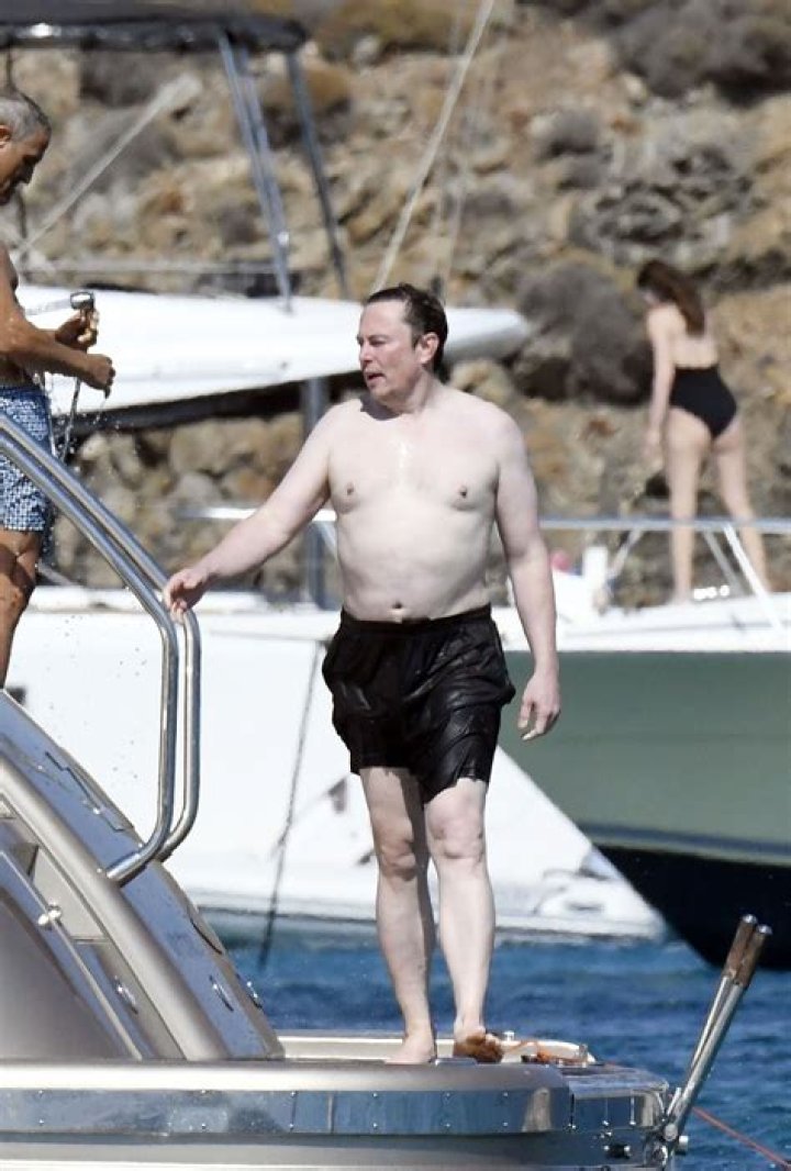 Elon musk shirtless pic from greece gone viral time.news Time News