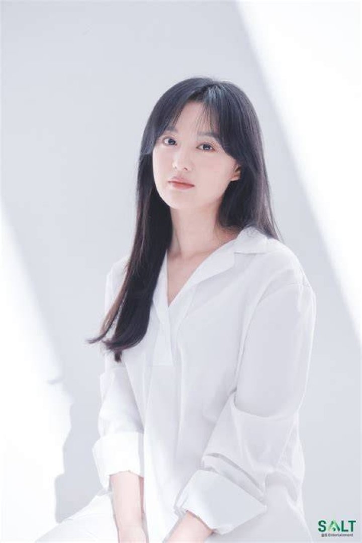 Erhiem Fashion Store — Kim Ji Won Stars In Stunning New Profile Photos...