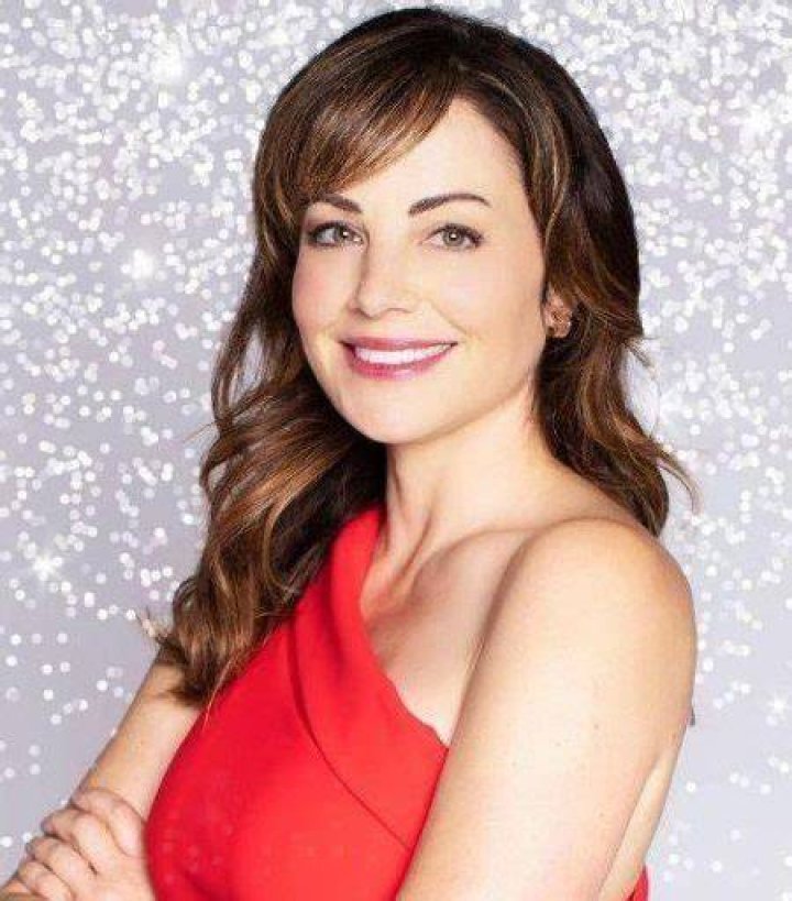 Erica Durance Biography, Age, Height, Husband mrDustBin