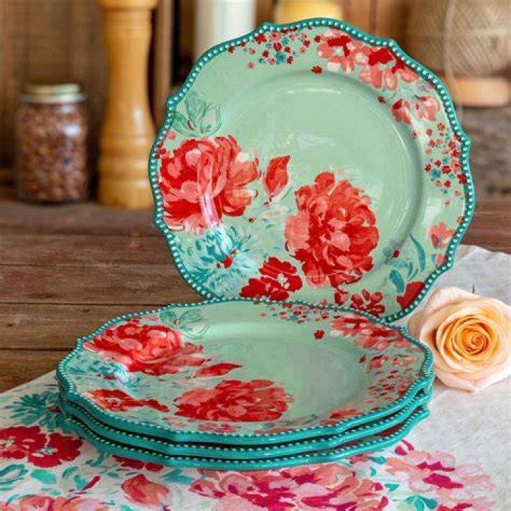 Experience Timeless Dining With The Pioneer Woman Dinner Set