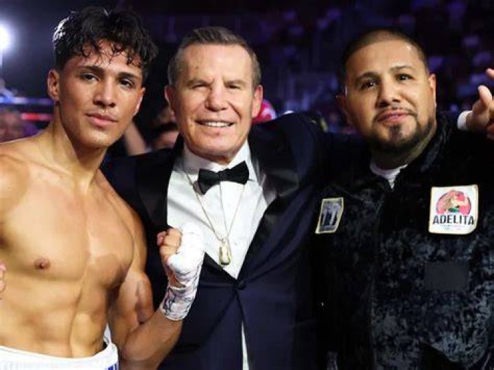 Fernando Vargas introduces his sons...all hell breaks loose Pro