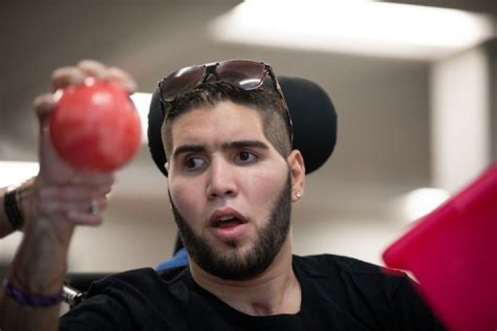 For injured boxer Prichard Colón, a fight that never ends Colon