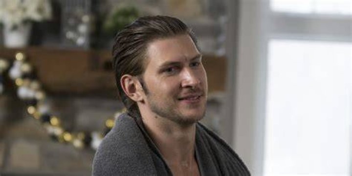Greyston Holt’s Wiki, Biography, Wife, Net Worth, Girlfriend, Height