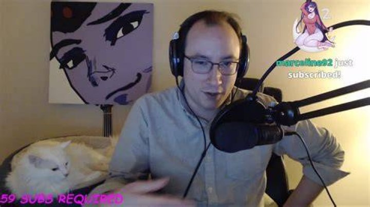 How Much Money Moonmoon_Ow Makes On Twitch Net Worth