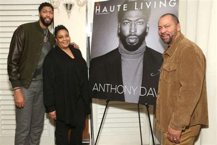 How Tall Is Anthony Davis&rsquo; Twin Sister Davis?