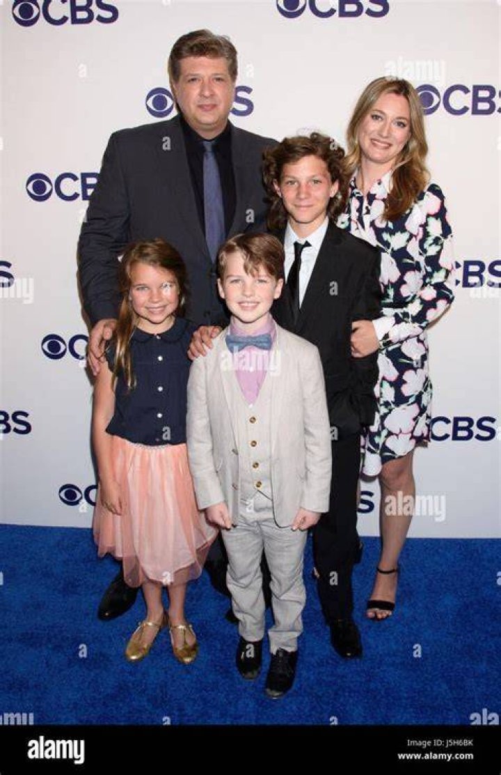 Iain Armitage, Zoe Perry & 'Young Sheldon' Cast Celebrate 100th Episode