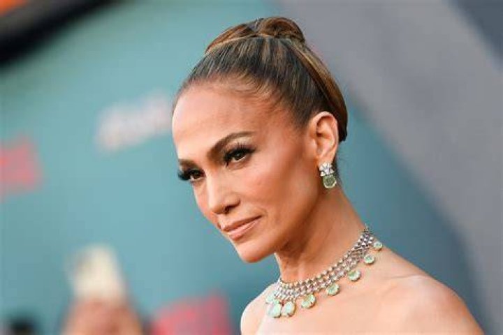Jennifer Lopez cancels tour to 'spend time with her family' as split
