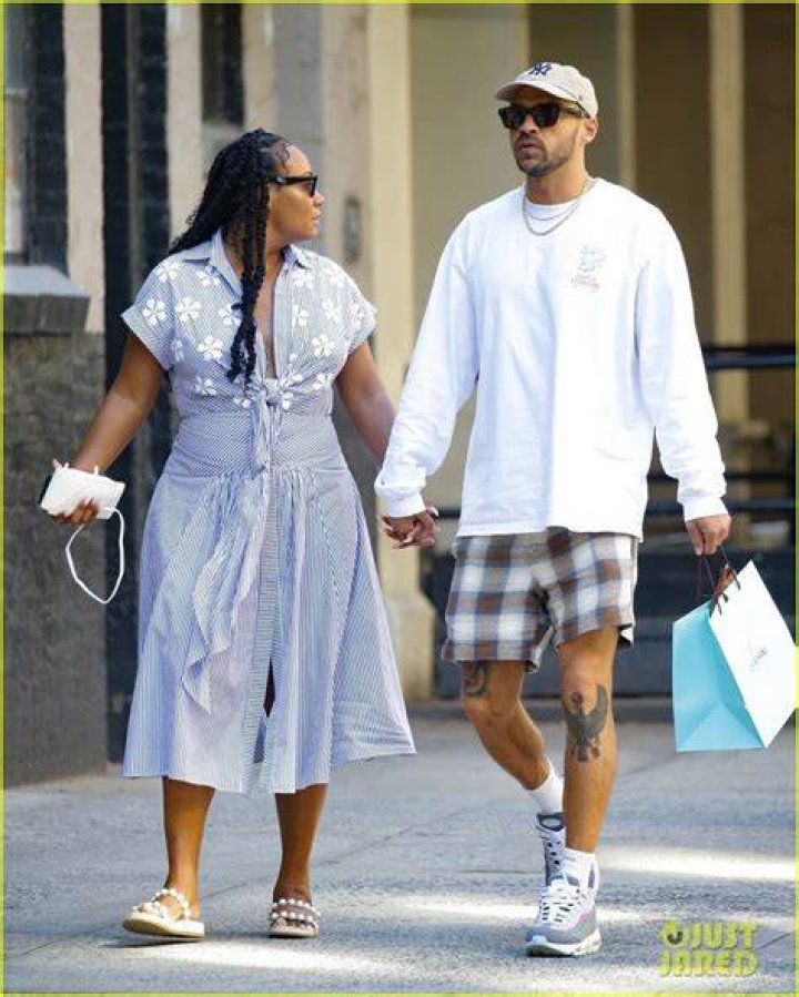 Jesse Williams Holds Hands with Ciarra Pardo After a Lunch Date in NYC
