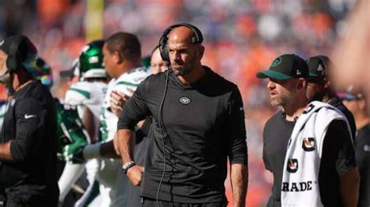Jets’ Robert Saleh Jabs Broncos’ Sean Payton With Russell Wilson