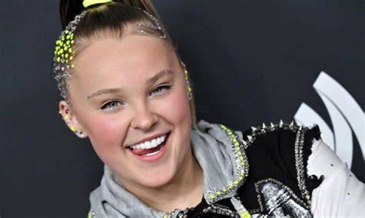 JoJo Siwa’s KissInspired Rock Star Look Returns for Her ‘Karma’ Video