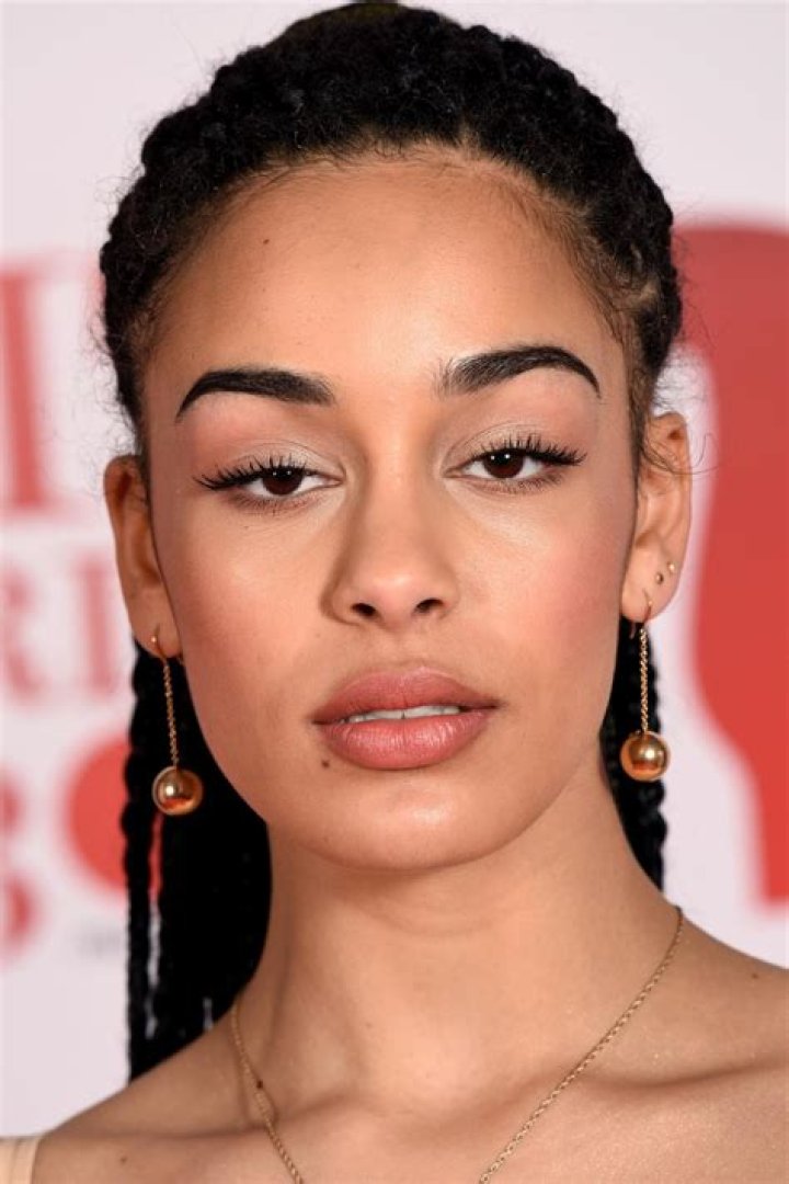 Jorja Smith posts pic of boyfriend on Instagram and Twitter men mourn
