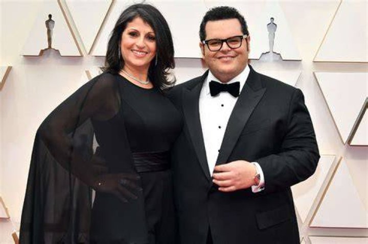 Josh Gad's Marital Status Revealed