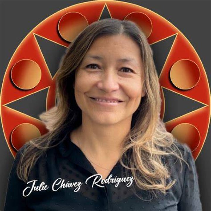 Julie Chávez Rodríguez, la jefa de campaña de Biden, en cinco