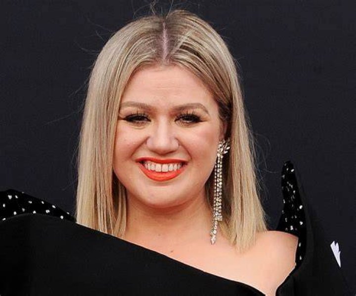 Kelly Clarkson Wiki, Age, Height, Husband, Kids, Family, Biography