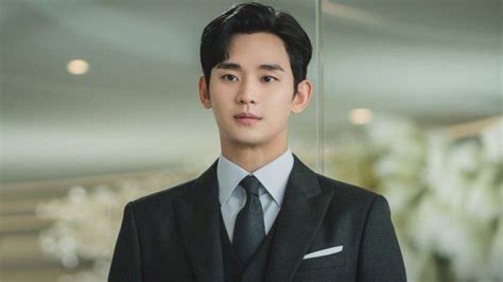 Kim Soo Hyun Rumored To Create His Own Agency After His Contract With