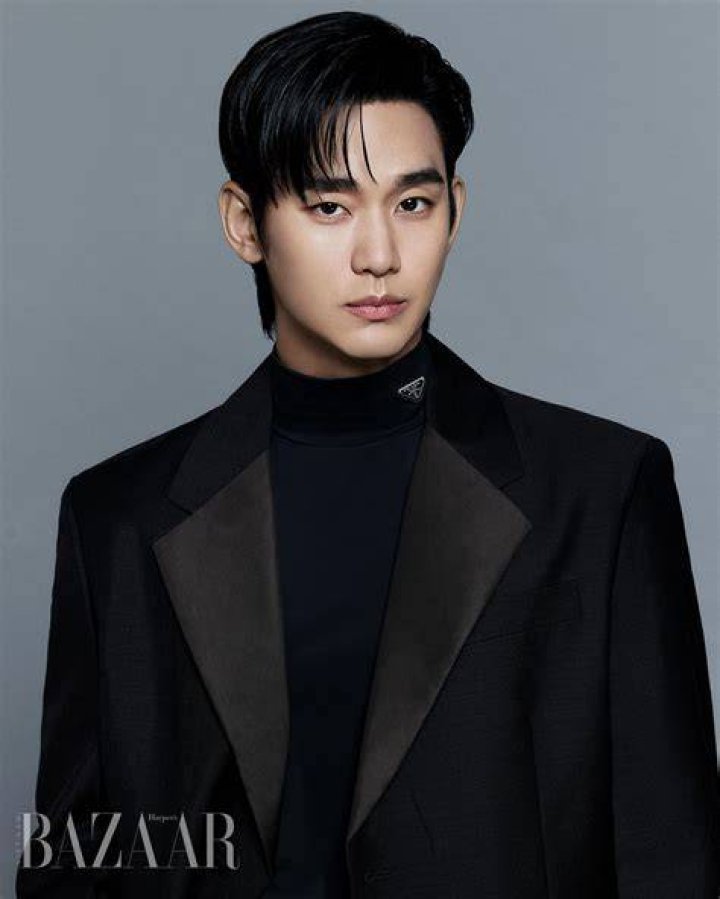 Kim Soo Hyun មានទំនាក់ទំនងពិសេសមួយ ជាមួយនឹងកំពូលតារាស្រី ២ រូប
