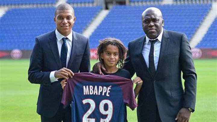 Kylian Mbapp&eacute; Religion Wikipedia La c&eacute;l&eacute;brit&eacute;