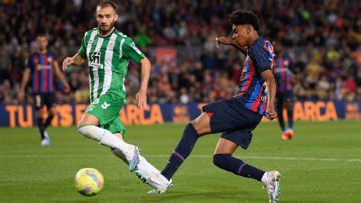 Lamine Yamal juega ante Betis y es el debutante más joven del Barcelona