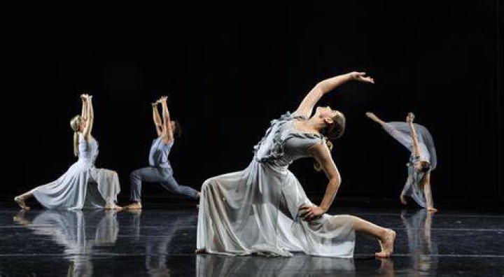 Master The Art Of Jayniah: A Fluid And Expressive Dance Style