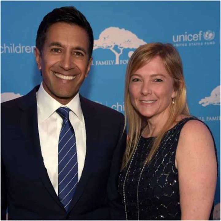 Meet The First Wife Of Renowned Neurosurgeon Sanjay Gupta