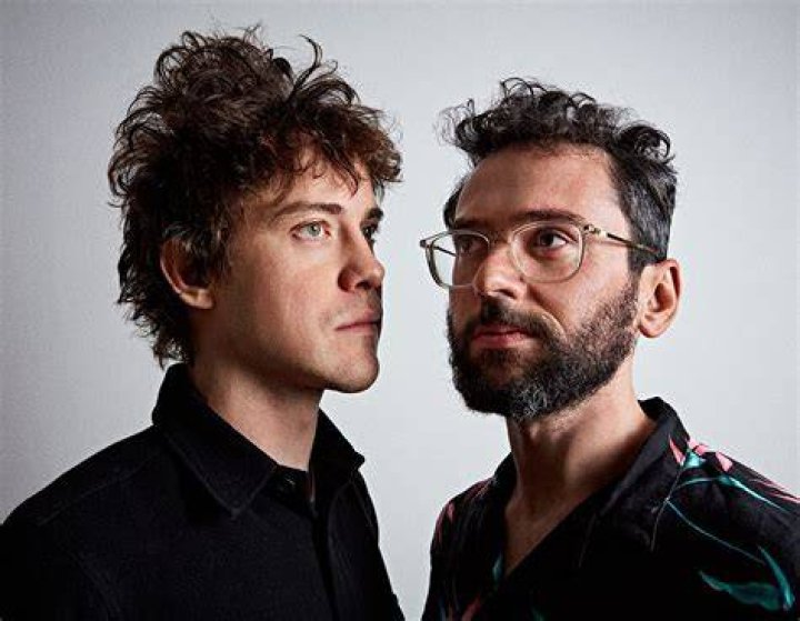 MGMT “As You Move Through The World” Música Instantânea
