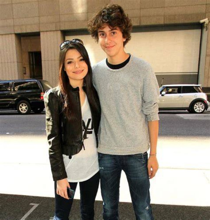 Miranda Cosgrove Boyfriend Guide to Love Life and Relationships