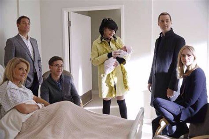 NCIS Abby holding Victoria Elizabeth Palmer Ncis, Ncis abby, Gibbs ncis