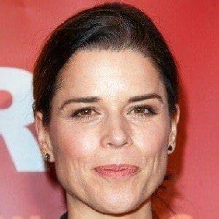 Neve Campbell Bio, Age, Family, Husband, Net, Movies, TV Shows