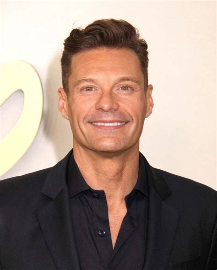No. 1 Fan! Ryan Seacrest’s GF Aubrey Supports Him at Final ‘Live