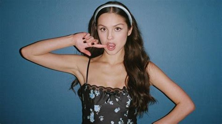 Olivia Rodrigo confirms she's dating Adam Faze with a kiss